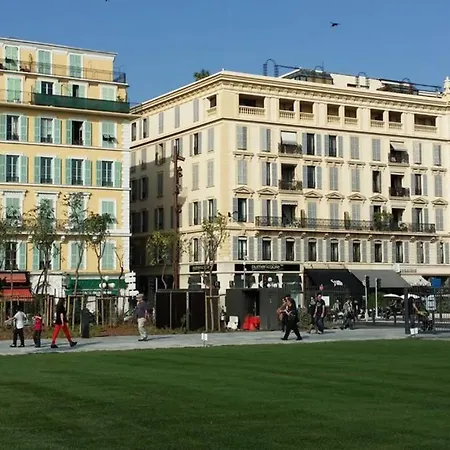 Spacious 3 Bedroom Flat Center - Magnificent View-parking