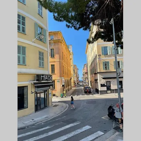 Apartment Spacious 3 Bedroom Flat Center - Magnificent View-parking Nice