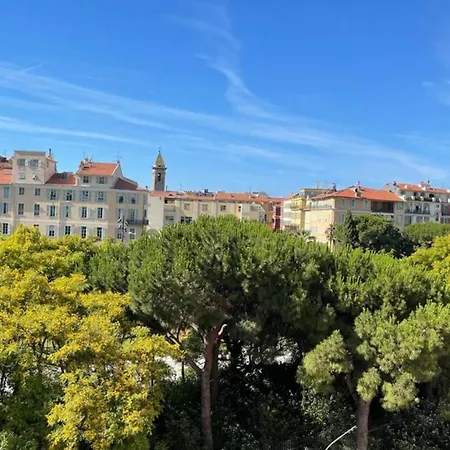 Spacious 3 Bedroom Flat Center - Magnificent View Apartmán