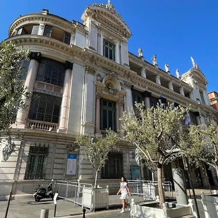 Spacious 3 Bedroom Flat Center - Magnificent View-parking Nice