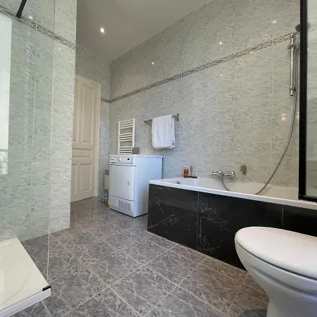 Apartment Spacious 3 Bedroom Flat Center - Magnificent View-parking Nice