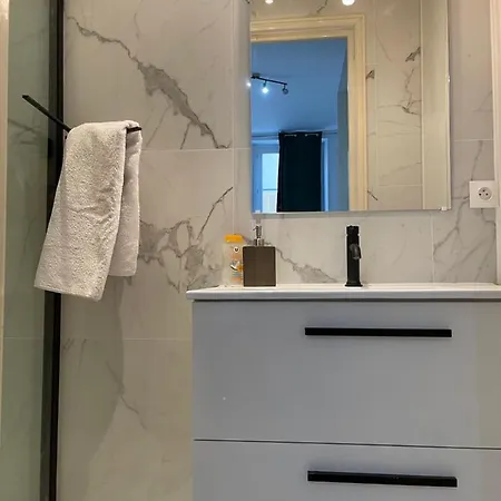 Spacious 3 Bedroom Flat Center - Magnificent View Nice