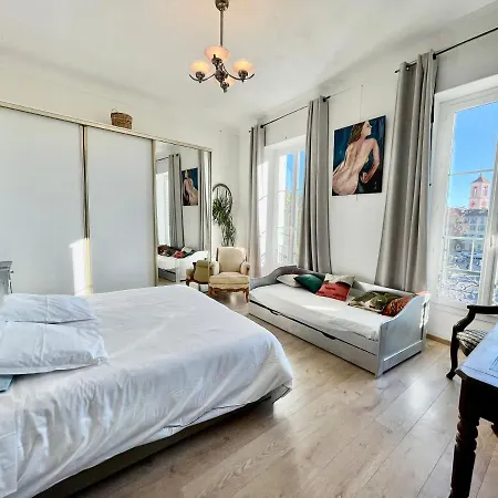 Spacious 3 Bedroom Flat Center - Magnificent View Apartmán *