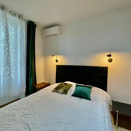 Spacious 3 Bedroom Flat Center - Magnificent View-parking *