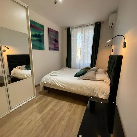 Spacious 3 Bedroom Flat Center - Magnificent View-parking *