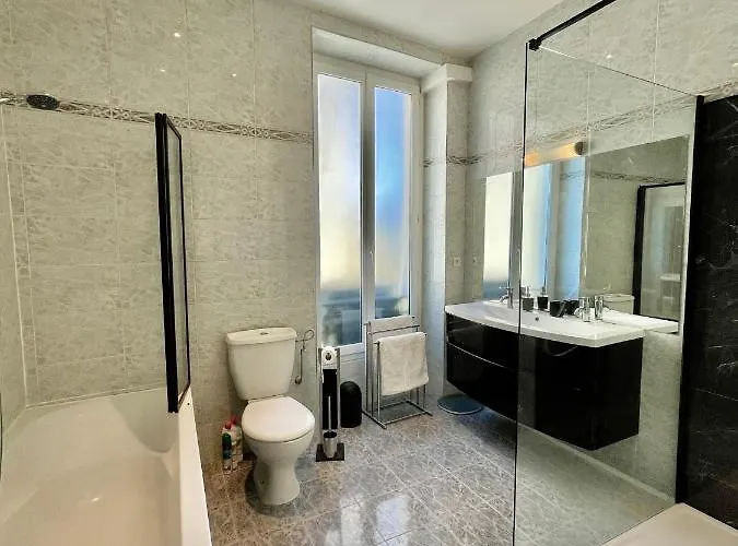 Spacious 3 Bedroom Flat Center - Magnificent View *