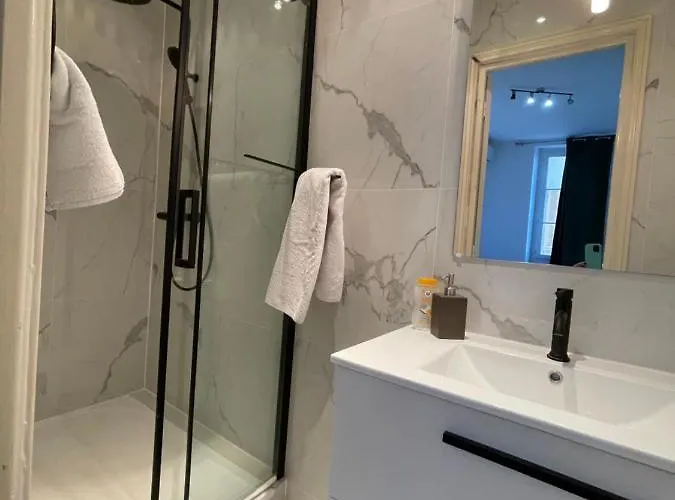 Spacious 3 Bedroom Flat Center - Magnificent View *