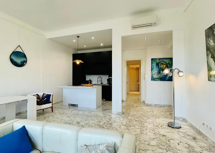 Spacious 3 Bedroom Flat Center - Magnificent View * 니스