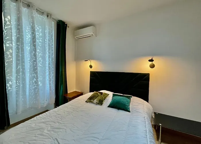 Spacious 3 Bedroom Flat Center - Magnificent View *