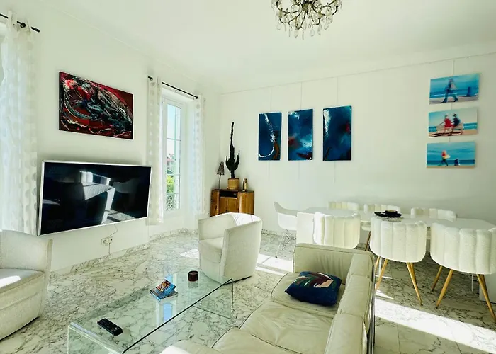 아파트 Spacious 3 Bedroom Flat Center - Magnificent View *
