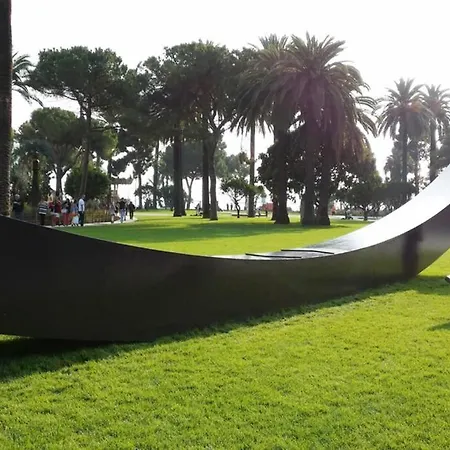 Spacious 3 Bedroom Flat Center - Magnificent View ניס