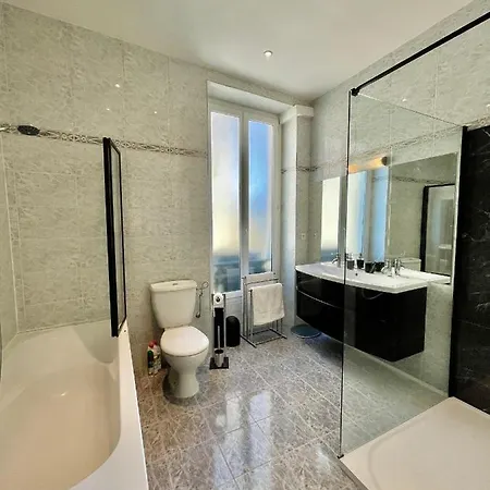 Spacious 3 Bedroom Flat Center - Magnificent View *