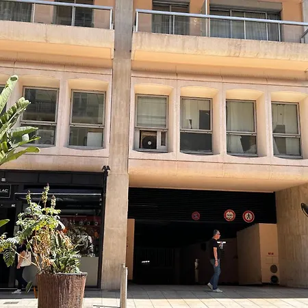 Spacious 3 Bedroom Flat Center - Magnificent View דירה *