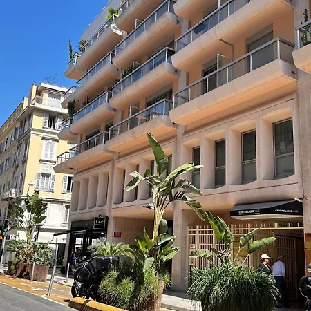 Spacious 3 Bedroom Flat Center - Magnificent View * ניס