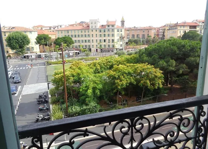 Spacious 3 Bedroom Flat Center - Magnificent View Apartment *
