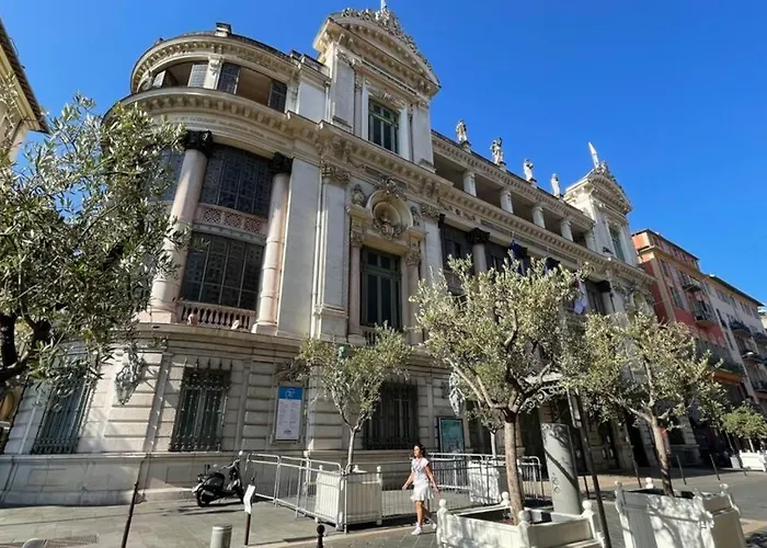 Spacious 3 Bedroom Flat Center - Magnificent View Nice