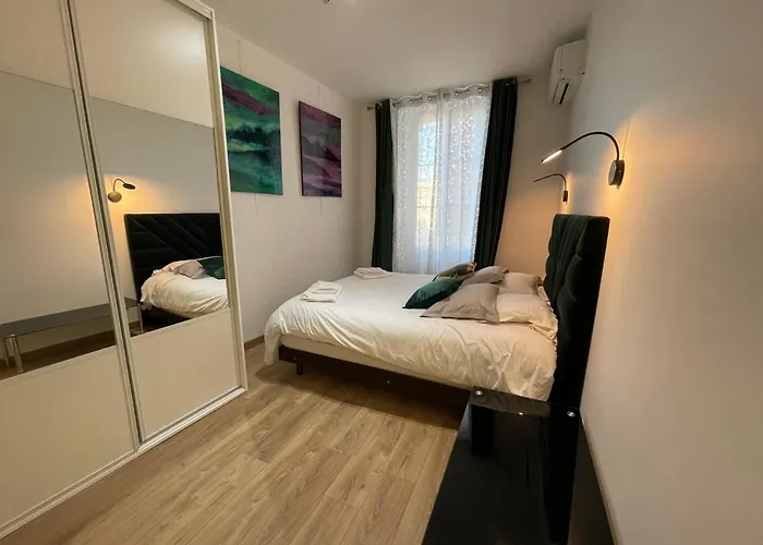 Spacious 3 Bedroom Flat Center - Magnificent View *